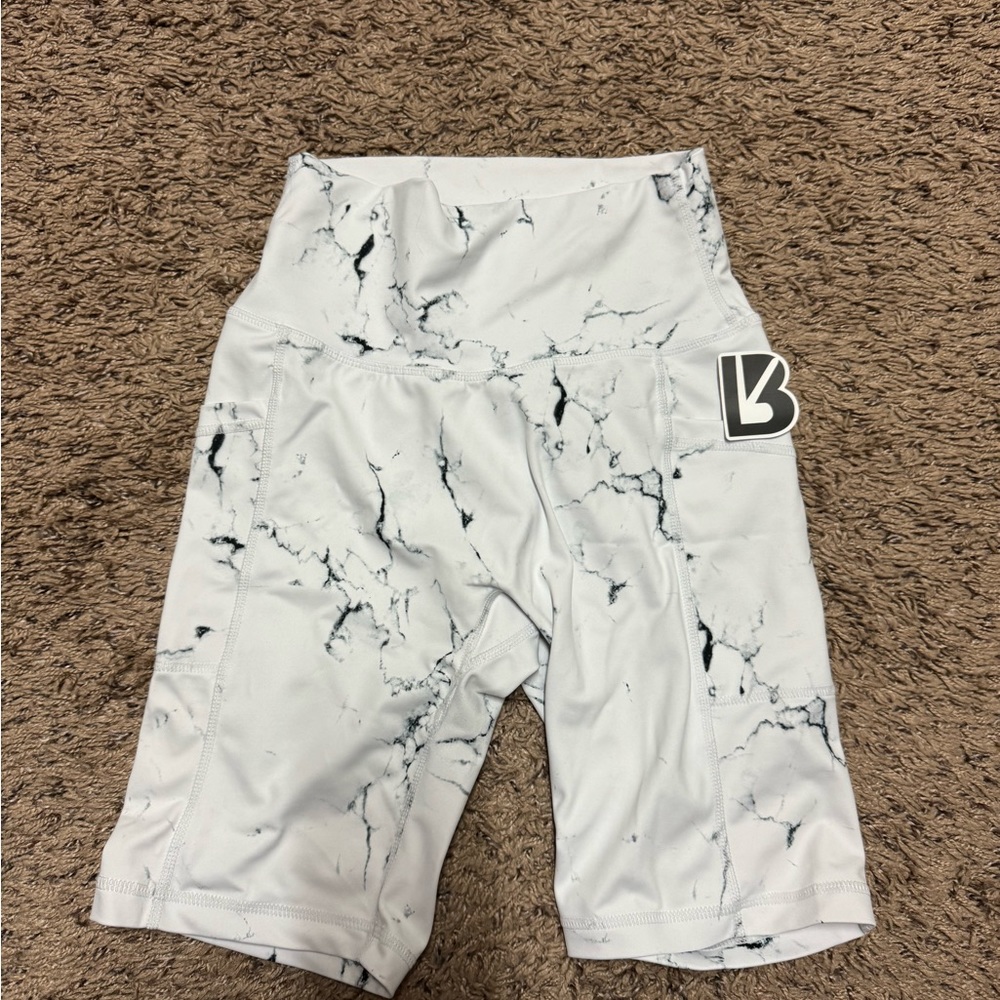 Marbled biker shorts 🤍🖤 size XS